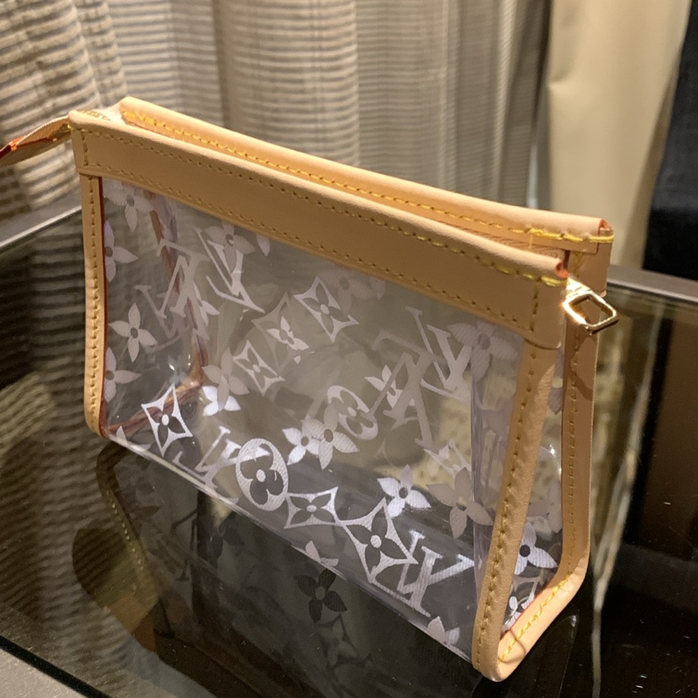 Absolutely stunning rare clear cosmetic Louis Vuitton case with LV logo,limited - Picture 8 of 17